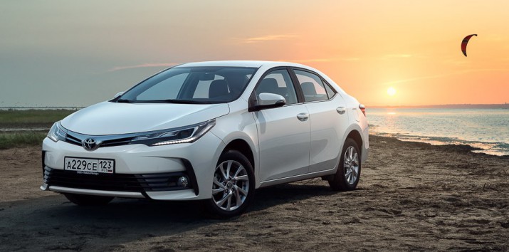 Обновленный седан Toyota Corolla уже поступил в продажу в РФ